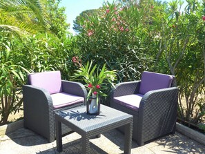 Propriété, Meubles, Osier, Patio, Maison, Table, Immobilier, Arbre, Plante, Jardin