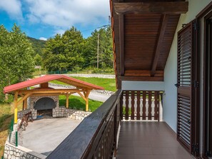 Himmel, Wolke, Pflanze, Holz, Schatten, Baum, Freizeit, Veranda, Grundeigentum, Dach