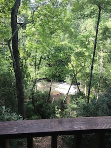 Creeksong Cabin.....the name says it all.