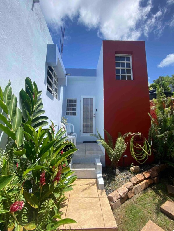 Studio Apartment near Cratch boat and Wishing Well beach 15 min walking distance
