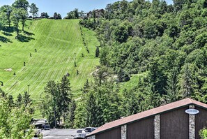 Community Amenities | Seasonal Outdoor Pool & Hot Tub | 3-Story Townhome