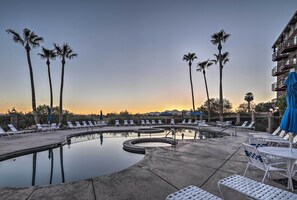 Resort Pool w/ Hot Tubs