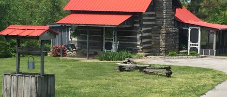 Beautiful Log Cabin in Country Setting