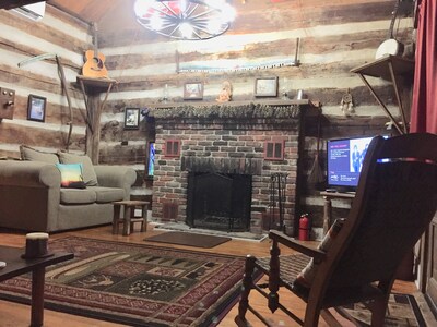 Log Cabin Escape - Full Log Cabin Home
