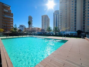 L'Eau, Ciel, Bâtiment, Propriété, Plante, Piscine, Lumière, Bleu Azur, Fenêtre, La Nature