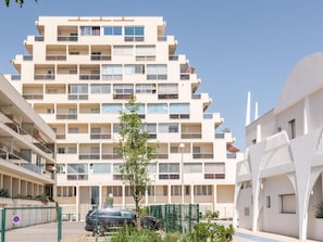 Gebäude, Pflanze, Eigentum, Himmel, Fenster, Azurblau, Urban Design, Tower Block, Eigentumswohnung, Nachbarschaft
