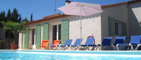 Extérieur et piscine, plein sud