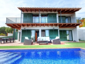 Property, House, Building, Home, Swimming Pool, Real Estate, Villa, Resort, Architecture, Leisure