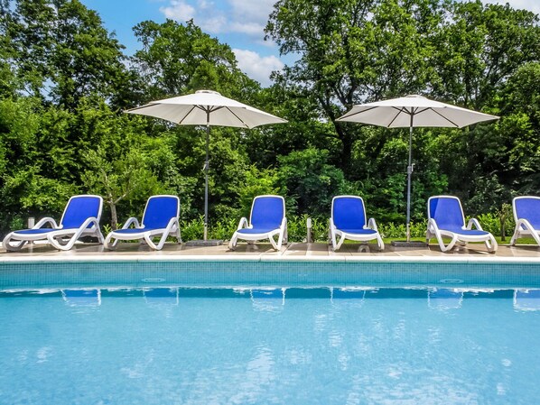 Water, Furniture, Umbrella, Swimming Pool, Chair, Sky, Sunlounger, Tree, Outdoor Furniture, Plant