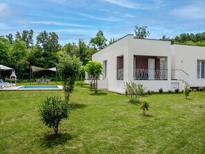 Cloud, Sky, Plant, Building, Window, Tree, Land Lot, Door, Residential Area, Leisure