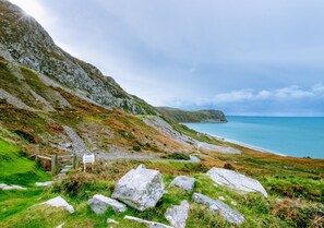 Nant Gwrtheyrn cottage with a private beach just a short walk away