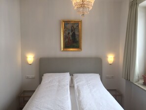 Ferienwohnung Junior****, 1-2 Personen, Dusche/WC, Terrasse, TV, 1 Schlafzimmer-Schlafzimmer