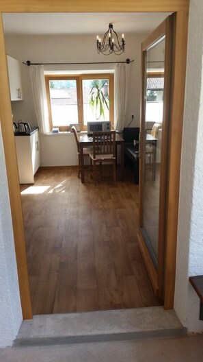 Ferienwohnung Junior****, 1-2 Personen, Dusche/WC, Terrasse, TV, 1 Schlafzimmer-Wohnen/Kochen