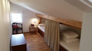 Ferienwohnung Ausblick*****, 1-4 Personen, Dusche/WC, Balkon, TV, 2 Schlafzimmer-Schlafzimmer 2