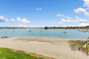 Bayfront North Balcony with fabulous bayviews!