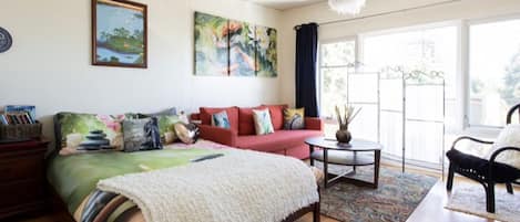 Bright and sunny bedroom/living room with beautiful bay views!