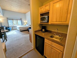 Kitchenette - Toaster Oven / Mini Fridge / Coffee Maker