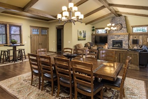 Open floor plan for large groups!  Game table for cards or puzzles!