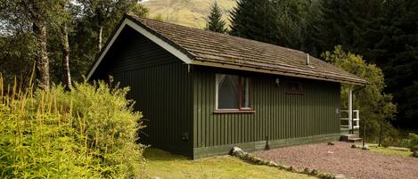 Whooper Lodge with the mountain of Ben More towering above