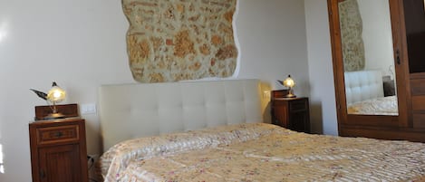 Camera da letto matrimoniale principale in stile Rustico Toscano  Originale 100%