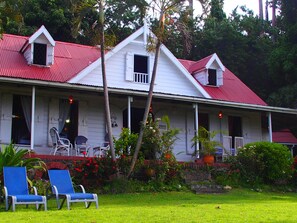 Mango Plantation House in the afternoon sun