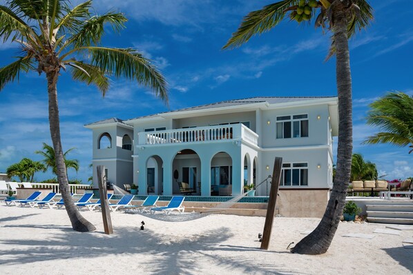 Absolutely stunning villa with Private Pool and private beach access!