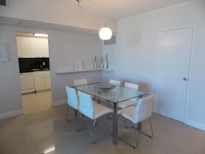 Dining room for six people
