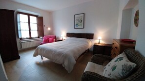 Albegna, bedroom (1)