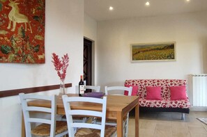 Albegna, living room