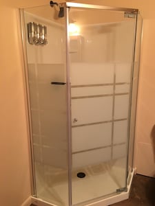 SUPER CLEAN 1 queen suite with private bath