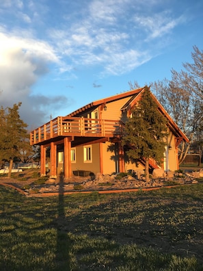 Guest house on 2nd Story above garage