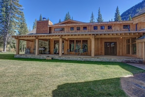 Deck facing the hot tub