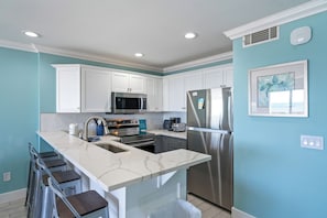 Enjoy a quick bite to eat at home or enjoy the many dining options along 30A.