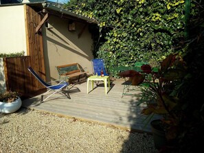 Eigentum, Hinterhof, Garten, Haus, Zuhause, Terrasse, Baum, Landscaping, Schuppen, Garten