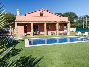 Property, House, Building, Home, Real Estate, Villa, Estate, Swimming Pool, Grass, Architecture