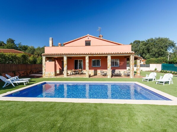 Property, House, Swimming Pool, Building, Real Estate, Home, Estate, Villa, Architecture, Mansion