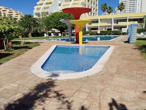 Water, Plant, Building, Swimming Pool, Azure, Sky, Tree, Architecture, Window, Grass