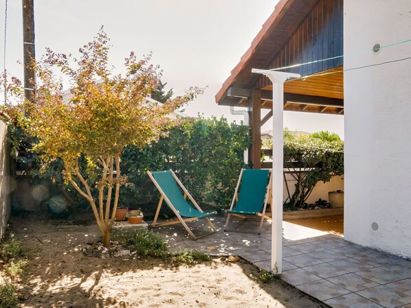 Property, House, Tree, Real Estate, Backyard, Architecture, Home, Room, Building, Vacation