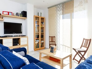 Möbel, Zimmer, Wohnzimmer, Eigentum, Interior Design, Blau, Regal, Gebäude, Wand, Tabelle
