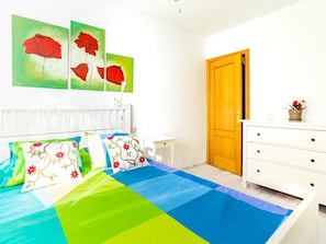 Zimmer, Schlafzimmer, Interior Design, Möbel, Wand, Grün, Türkis, Produkt, Bettdecke, Bett