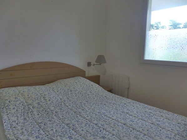 Bedroom, Bed, Room, Property, Furniture, Bed Frame, Floor, Bed Sheet, Wall, Mattress