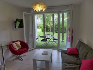 Room, Furniture, Living Room, Property, Interior Design, Building, House, Table, Floor, Couch