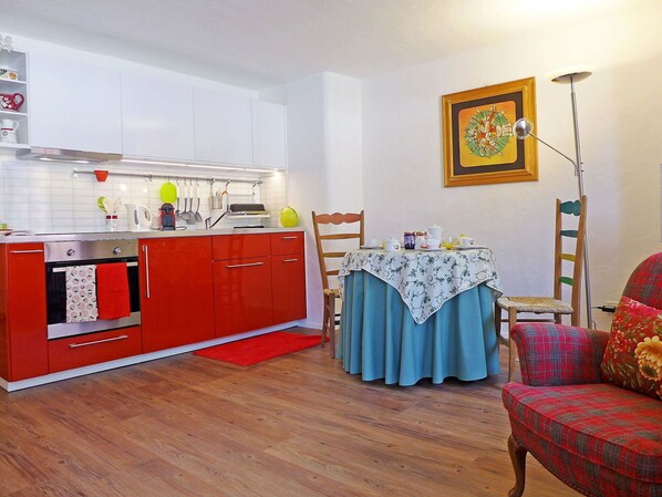 Zimmer, Möbel, Fussboden, Eigentum, Interior Design, Gelb, Gebäude, Haus, Holzboden, Laminatboden