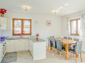 Pièce, Propriété, Meubles, Bâtiment, Design Intérieur, Jaune, Sol, Cuisine, Maison, Plafond