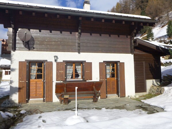 Property, House, Winter, Snow, Home, Building, Roof, Cottage, Siding, Real Estate