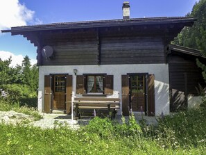 Maison, Propriété, Bâtiment, Domicile, Chalet, Architecture, Zone Rurale, Toit, Cabane En Rondins, Herbe