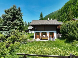 House, Shrub, Cottage, Roof, Home, Rural Area, Hill Station, Mountain Range, Garden, Farmhouse