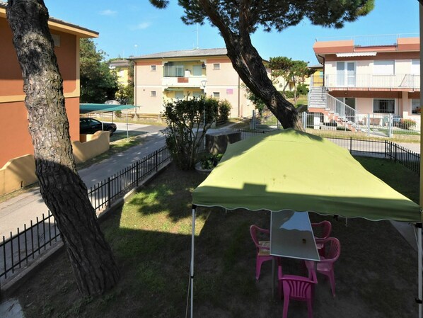 Property, Table, Tree, Shade, Grass, Real Estate, Furniture, Plant, Leisure, House