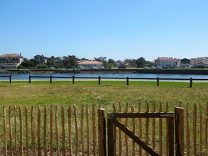 Clôture, Pâturage, Rail Garde, Herbe, Famille Grass, Ciel, Zone Rurale, Lot Terre, Accueil Escrime, Prairie