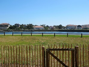 Clôture, Pâturage, Rail Garde, Herbe, Famille Grass, Ciel, Zone Rurale, Lot Terre, Accueil Escrime, Prairie